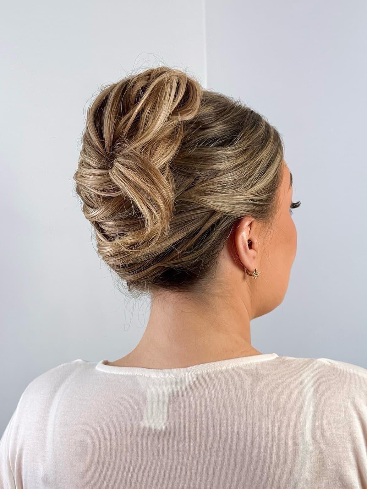 A textured modern French twist? Yes please! 🤍