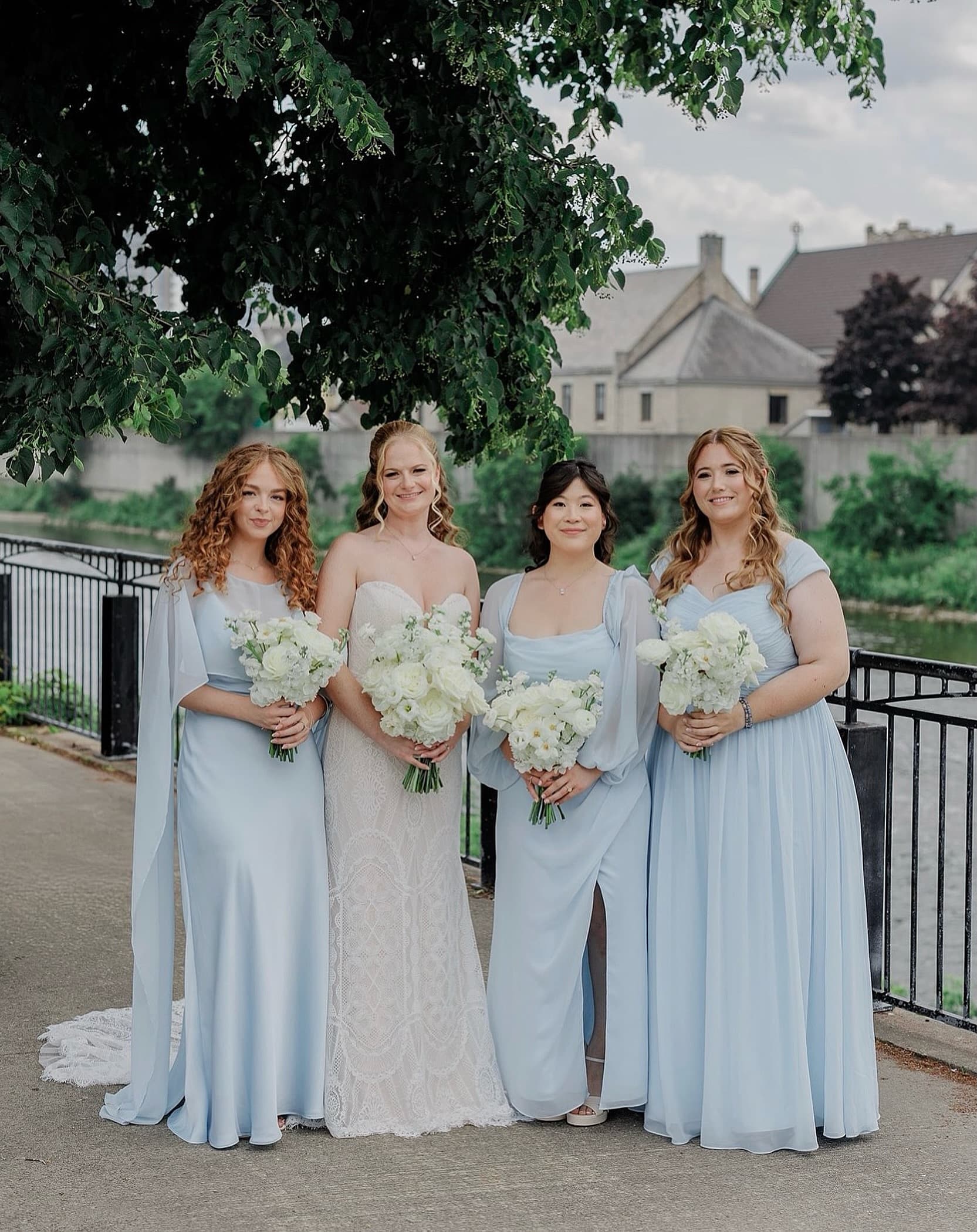 Bridal party love 🩵

📸  @jesscollinsphotos 
💐 @jodileighdesigns 
💄/💁🏼‍♀️ @hair.makeupbyamandazack 
📍@cambridge_mill / @pearleweddings